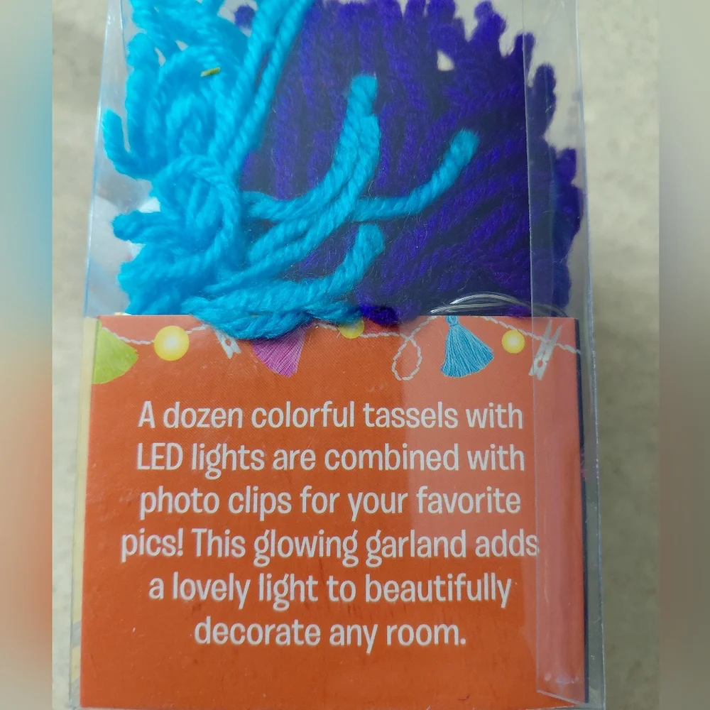 Tassel LED Garland Colorful, Photo NWT